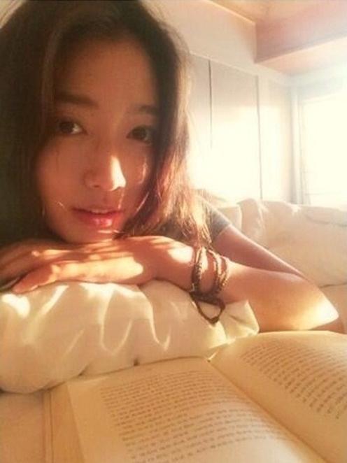 '박신혜 팔베개' 사진=박신혜 트위터
