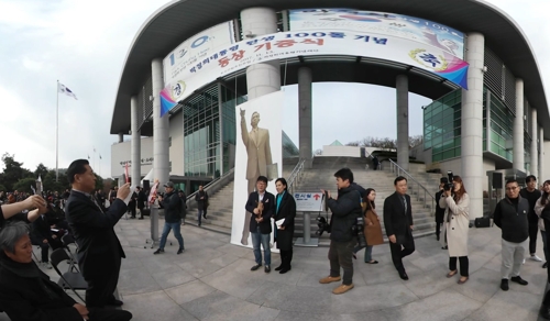 박정희 동상 건립/ 사진 = 연합뉴스