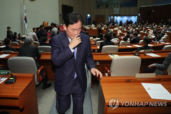 국정원 뇌물 의혹 '최경환' 의원 검찰 불출석 논란/ 사진=연합뉴스