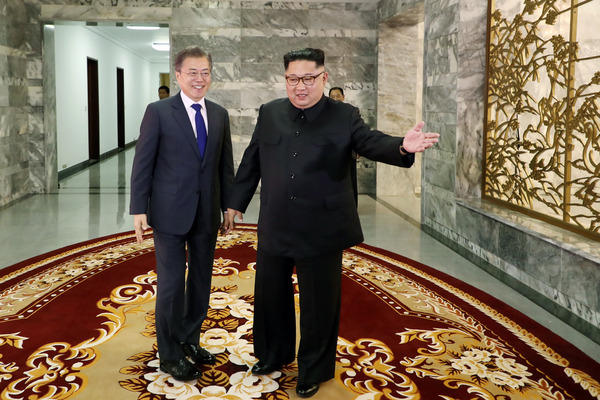 문재인 대통령과 김정은 국무 위원장/사진=MBN