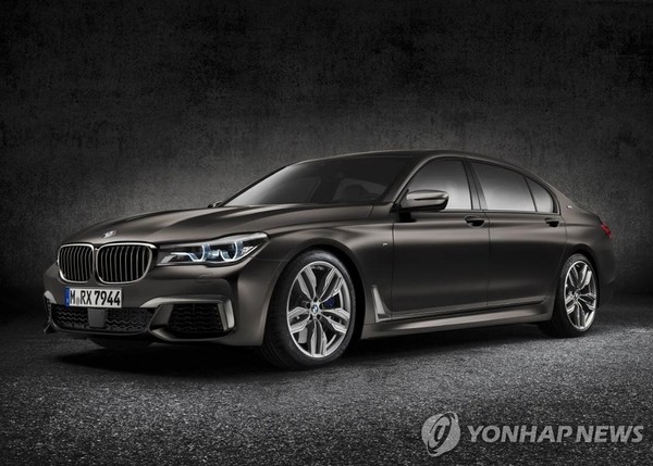싱가포르 정부가 요인 수송용으로 준비한 차량과 유사 차종인 BMW 760Li / 사진=연합뉴스
