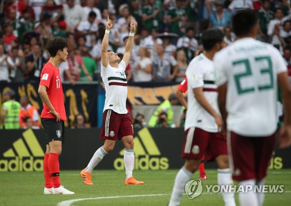 세리머니하는 에르난데스/사진=연합뉴스