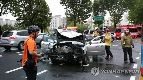 택시 2대 정면충돌한 교통사고 현장 / 사진=연합뉴스