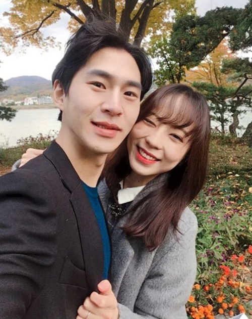 밴쯔와 예비신부/ 사진=밴쯔 인스타그램 캡처