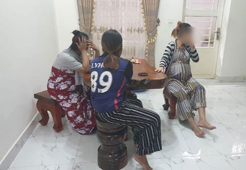 지난달 11월 캄보디아의 '아기 공장'에서 체포된 대리모들/ 사진=연합뉴스
