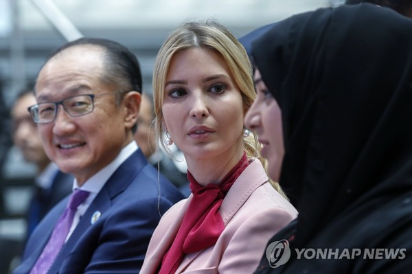 지난 2017년 IMF·세계은행 연차총회에 참석한 김용 총재와 이방카 보좌관/ 사진=연합뉴스