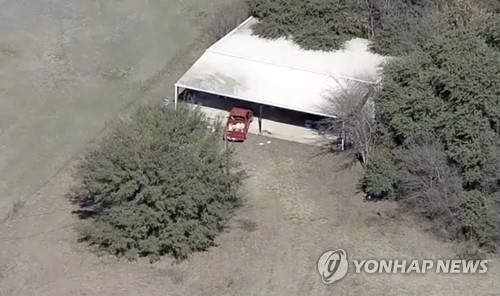 미국 텍사스 주택서 개집에 갇힌 남매 구조 /사진=연합뉴스