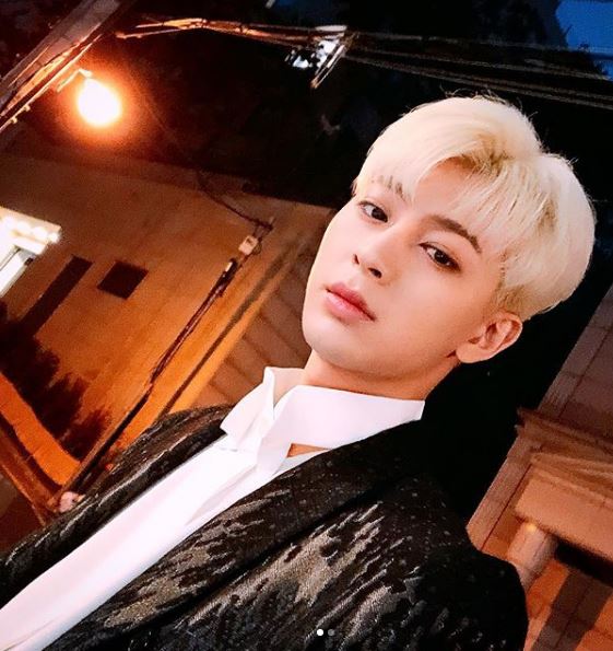 아이콘 송윤형 /사진=송윤형 인스타그램
