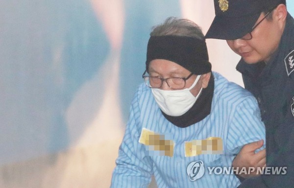 항소심 선고 공판 출석하는 김기춘 / 사진=연합뉴스