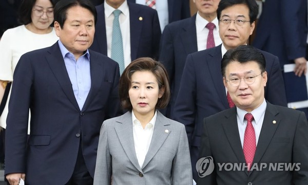 원내대책회의 참석하는 나경원/사진=연합뉴스