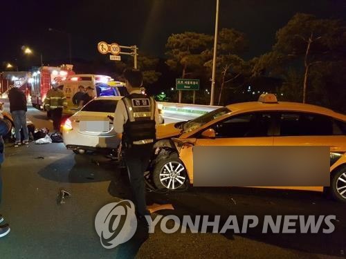 인천공항고속도로서 발생한 20대 배우 교통사고 / 사진=인천소방본부 제공