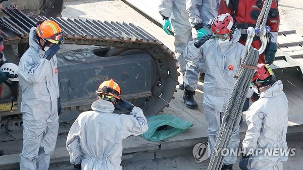 희생자를 향한 경례 /사진=연합뉴스