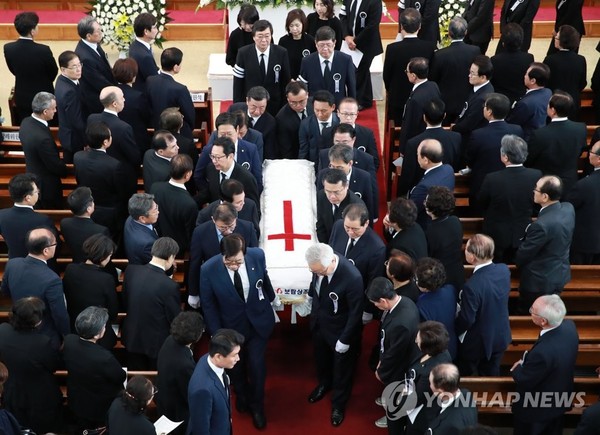 '고인을 추모하며' /사진=연합뉴스