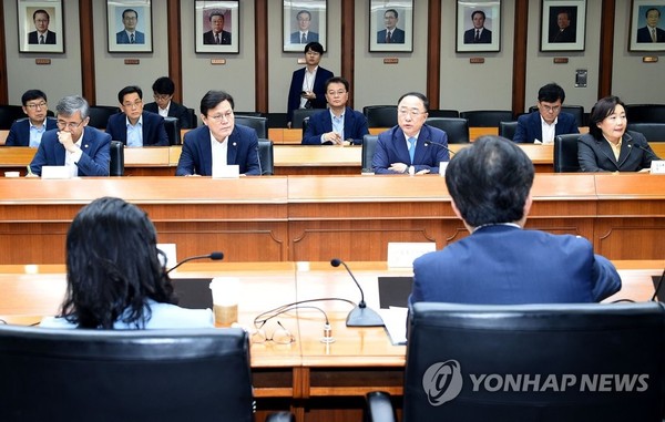 '일본 수출규제 대응 관계장관회의' /사진=연합뉴스