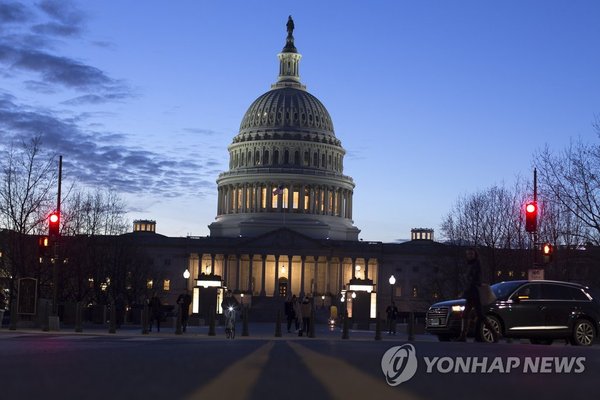 어두운 밤 불밝힌 미 연방의사당 /사진=연합뉴스