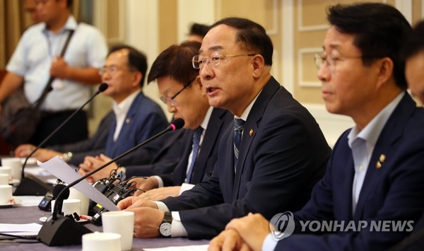 모두발언하는 홍남기 경제부총리 겸 기획재정부 장관 / 사진=연합뉴스