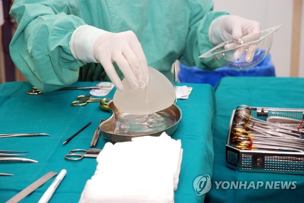 인공유방 보형물 /사진=연합뉴스