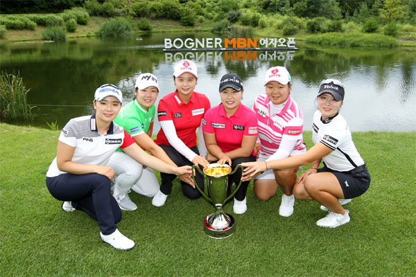 이다연·조정민·최혜진·김보아·하민송·조아연(왼쪽부터)이 우승트로피와 함께 기념촬영을 하고 있다. / 사진=보그너 MBN 여자오픈