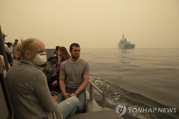 대피하는 호주 주민들/ 사진=연합뉴스