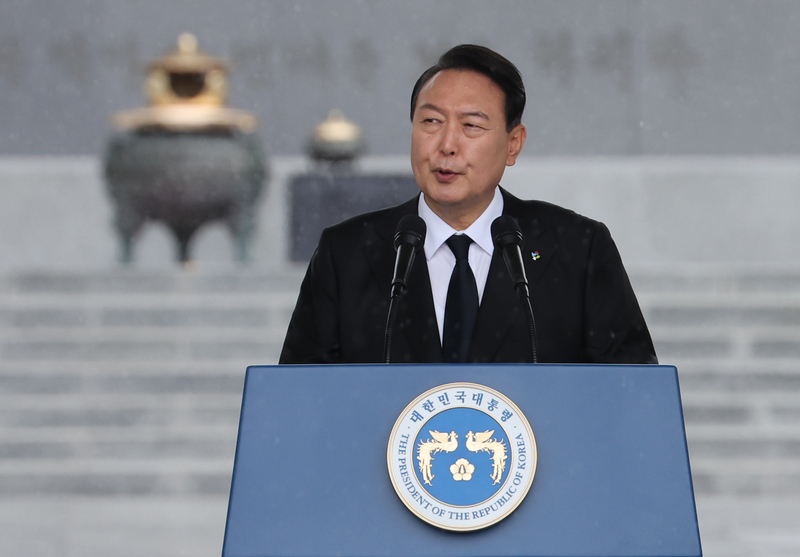 윤 대통령 '북한, 세계평화 위협…'제복 영웅' 존경받는 나라로'