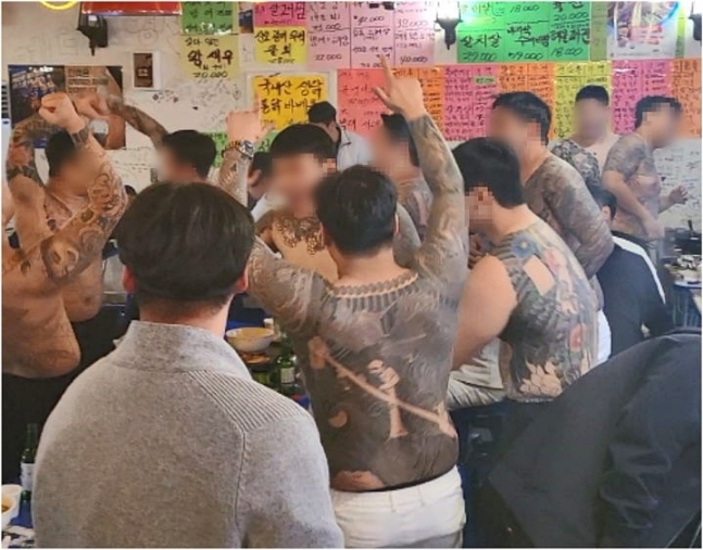 SNS 스타 MZ 조폭…외제차·명품 과시해 중딩 일진 스카웃 - MBN