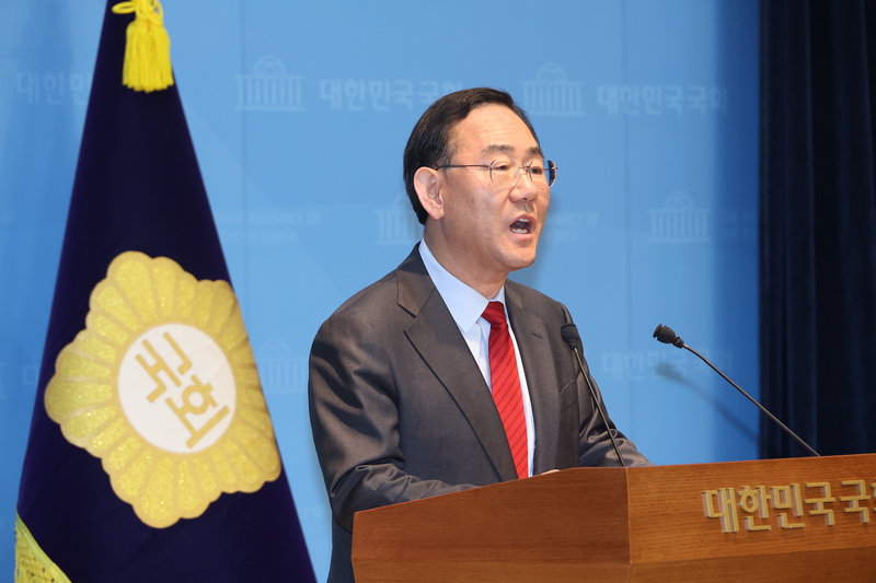 유영하 만류 불구, 질주하는 주호영 "무소속? 항고심 보고 판단"