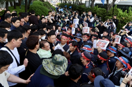 "현대차 직접 교섭 응하라"...금속노조, 7월 15일 총파업 예고 - 뉴스 썸네일 이미지