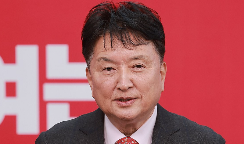 국힘 충북지사 후보에 김영환…'윤석열 변호사' 윤갑근 탈락
