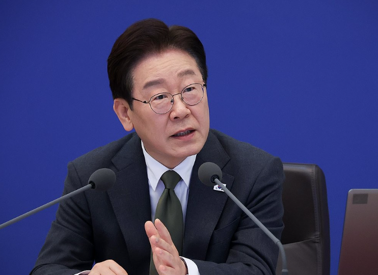 이 대통령 " 부동산 불패 신화는 없다&hellip;정상화, 피