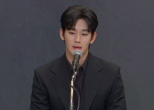 배우 김수현, 미성년자 교제 의혹 아동복지법 위반 무혐의