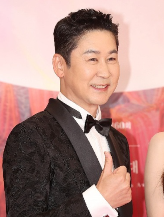 신동엽 “대학로 비하 발언 경솔했다”… 공연계 뿔나자 결국 고개 숙여 사과
