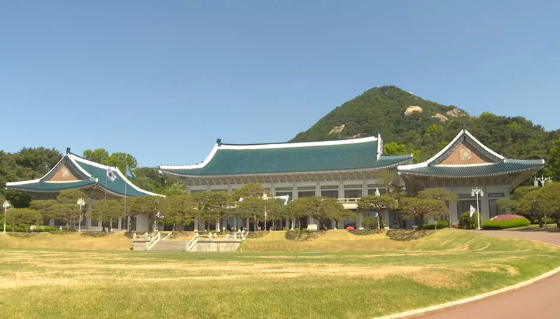 청와대 "이 대통령, 4년 중임 대통령제가 국민 수용성 가장 높다는 입장...