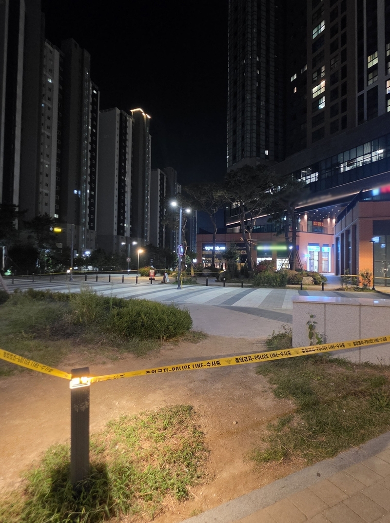 아파트 고층서 유리컵 투척…“스트레스 때문”이라는 30대의 위험한 난동