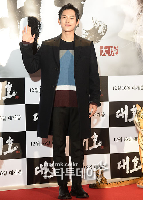 [포토]임시완, `천만배우가 대호 응원합니다` - MBN [포토]임시완, `천만배우가 대호 응원합니다`