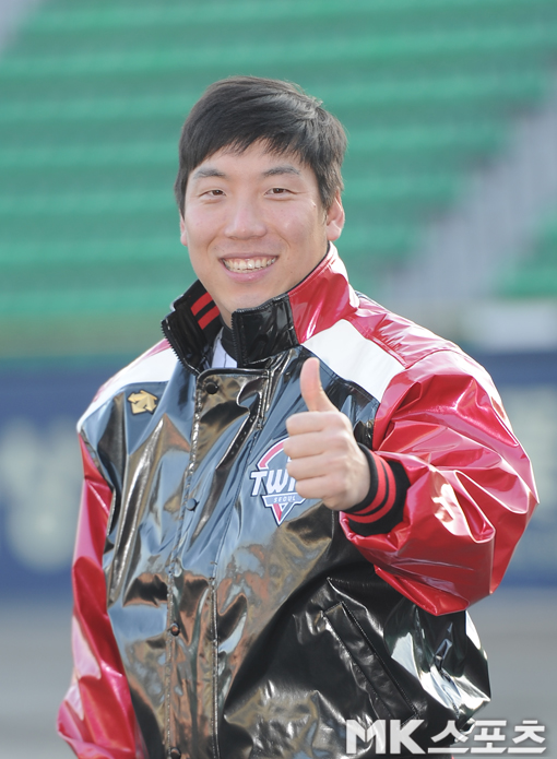 LG는 비시즌 도안 FA 대어인 김현수(사진)를 영입하며 전력을 강화했다. 사진=김재현 기자