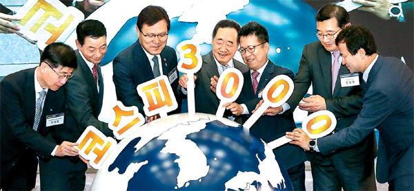 코스피 3000시대로 고질적인 코리아 디스카운트 해소와 코스닥시장 활성화를 주제로 한 `2018 매경 자본시장 대토론회`가 14일 한국거래소 서울사옥에서 열렸다. 김정운 한국상장회...