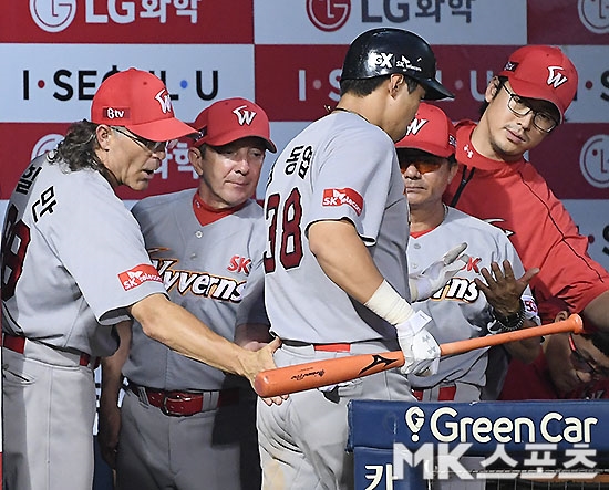 SK가 LG를 꺾고 전반기 마지막 3연전을 위닝시리즈로 마감했다. 사진(잠실)=김영구 기자