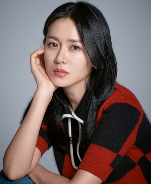 손예진은 추석 극장가에서 맞붙는 조승우, 조인성을 응원했다. 제공| CJ엔터테인먼트