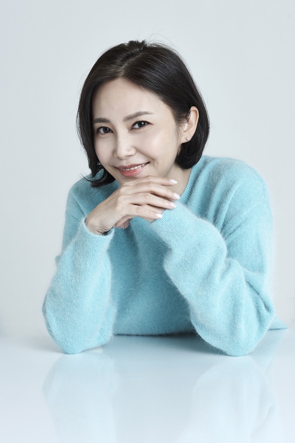 배우 추상미가 '폴란드로 간 아이들'을 통해 감독으로 돌아왔다. 제공|커넥트픽처스