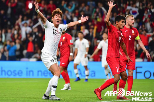 한국은 12일 오전(한국시간) 키르기스스탄과 2019 AFC 아시안컵 조별리그 C조 2차전에서 1-0으로 이기며 16강 진출을 확정했다. 하지만 중국에 골득실에 뒤지며 현재 조 2...