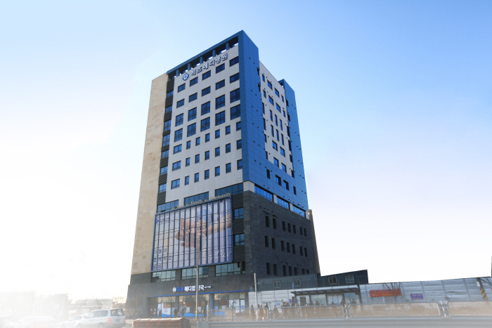 김포신도시 입구에 자리잡은 히즈메디병원 전경.