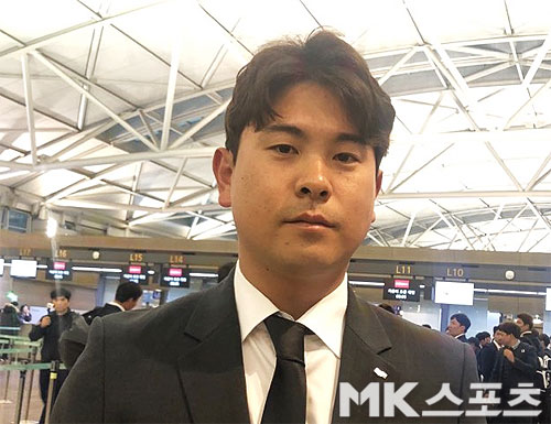 두산 베어스 투수 윤명준이 20일 일본 미야자키로 출국하기 전 인터뷰를 하고 있다. 두산은 3월 8일까지 미야자키에서 2차 스프링캠프를 실시한다. 사진(인천공항)=이상철 기자