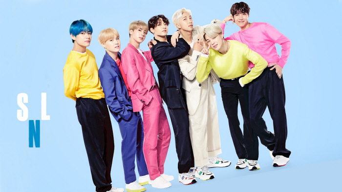 방탄소년단, 미국 'SNL'서 신곡 공개<br />
<br />
(서울=연합뉴스) 방탄소년단이 13일(현지시간) 미국 NBC 방송에서 생방송 된 'SNL'에서 뮤지컬 게스트로 출연해 지난 12일...