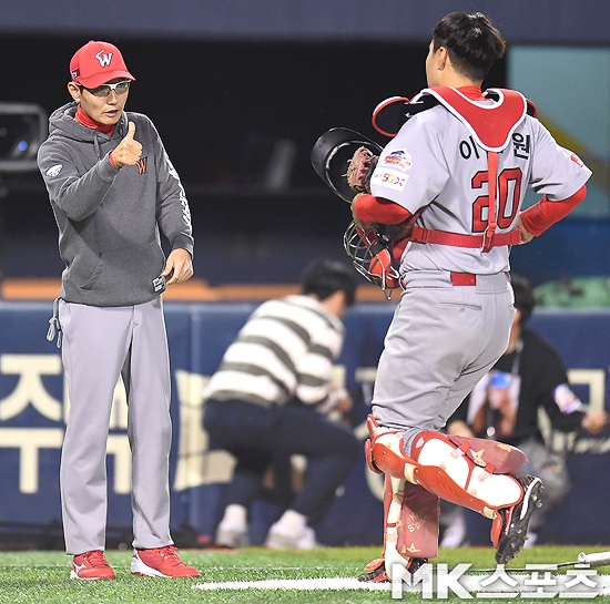 2019 프로야구 KBO리그 SK 와이번스와 LG 트윈스의 경기가 22일 오후 잠실야구장에서 열렸다. SK 와이번스는 산체스의 6이닝 무실점 호투와 고종욱의 활약에 힘입어 2-0으...
