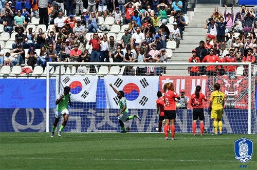 대한민국은 12일 오후(한국시간) 가진 2019 FIFA 프랑스 여자월드컵 조별리그 A조 2차전에서 나이지리아에 0-2로 졌다. 오는 18일 노르웨이전에서 대승을 거둬야 16강 진...