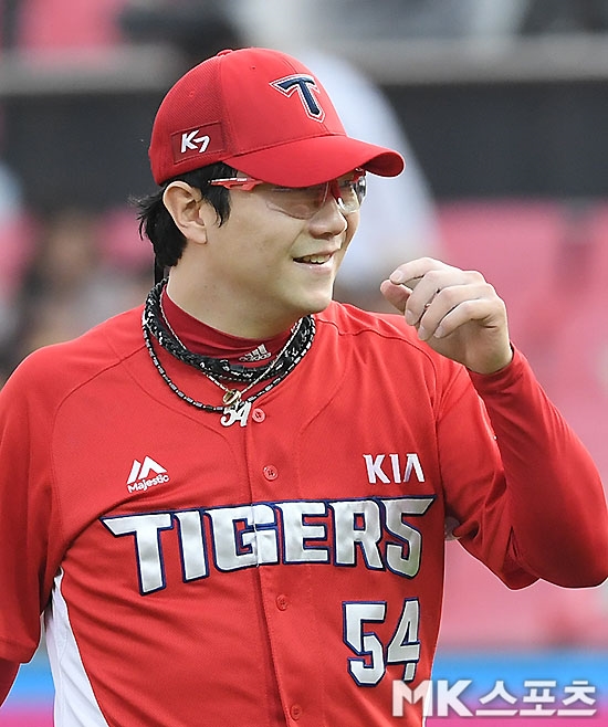 지난달 29일 경기도 수원 kt위즈파크에서 "2019 KBO 리그" KIA 타이거즈와 kt 위즈 경기가 열렸다. KIA 선발 양현종이 5회말 실점없이 이닝을 마친 후 미소 속에서 ...