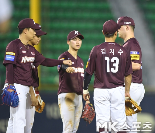 14일 오후 잠실야구장에서 벌어진 2019 프로야구 키움 히어로즈와 LG 트윈스의 경기에서 키움이 LG를 꺾고 전날 패배에 설욕했다. 키움은 선발 브리검의 호투 속에서 샌즈와 서건...