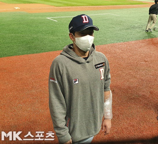 두산 베어스 박건우가 6일 문학 SK와이번스전 승리 후 인터뷰를 하고 있다. 사진(인천)=안준철 기자