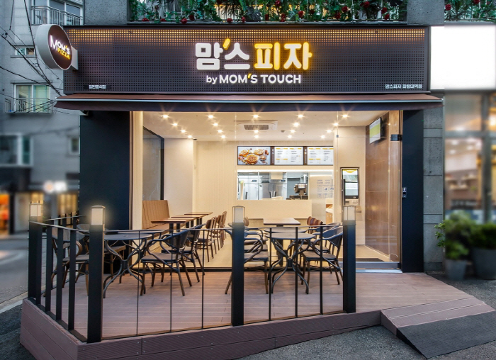4300원 피자 나왔다…맘스터치, 가성비 높인 맘스피자 열어