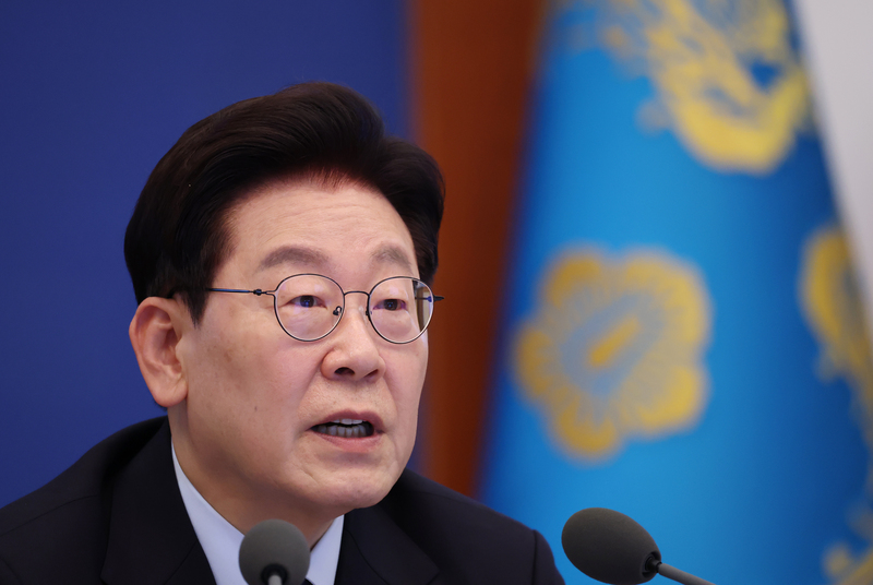 이재명 대통령이 지난 15일 청와대에서 열린 수석보좌관회의에서 발언하고 있다. / 사진=연합뉴스